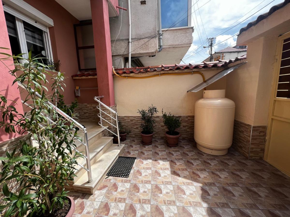 Lovely And Cozy 1-Bedroom House With A Sunny Patio Korce Exterior photo